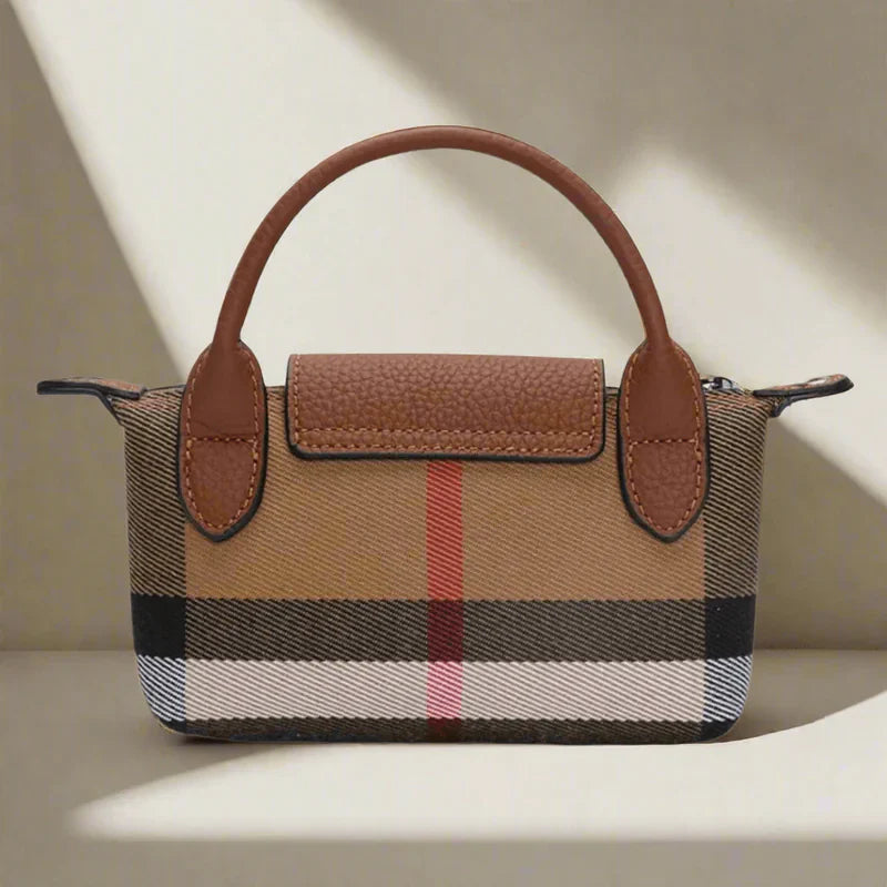 Experience Unmatched Elegance Wi Our Chic Handbag - AngraBech